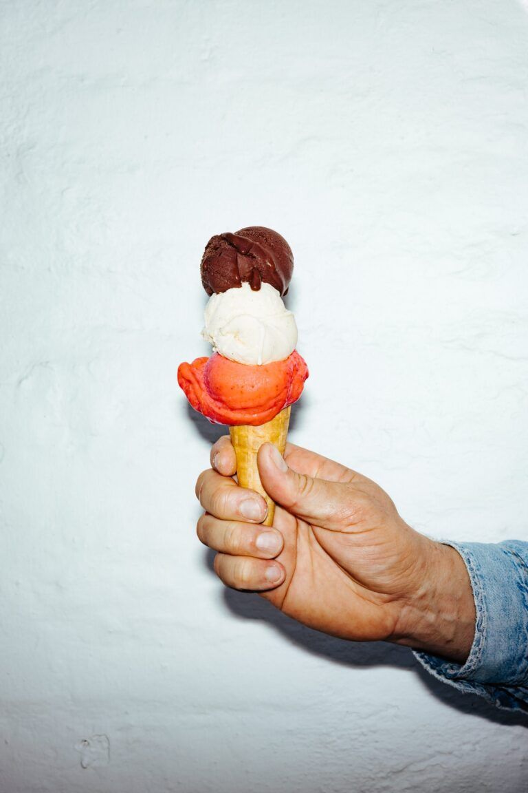 Eiswaffel mit drei Kugeln Lund Iskreem